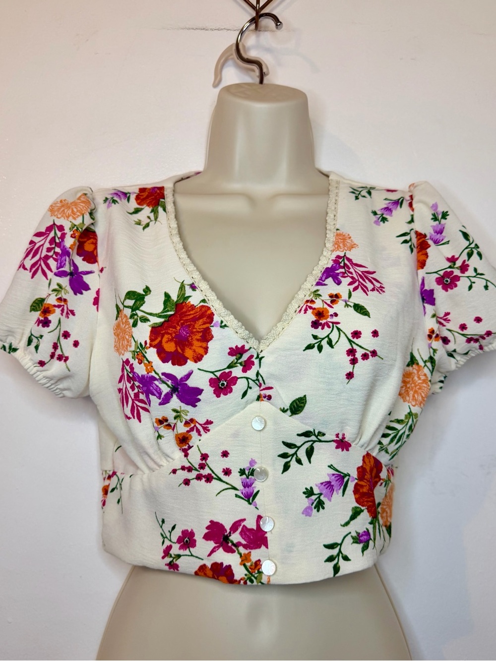 Monteau Los Angeles Floral Crop Top Size S Puff Sleeve V-Neck Cottagecore - Picture 2 of 9